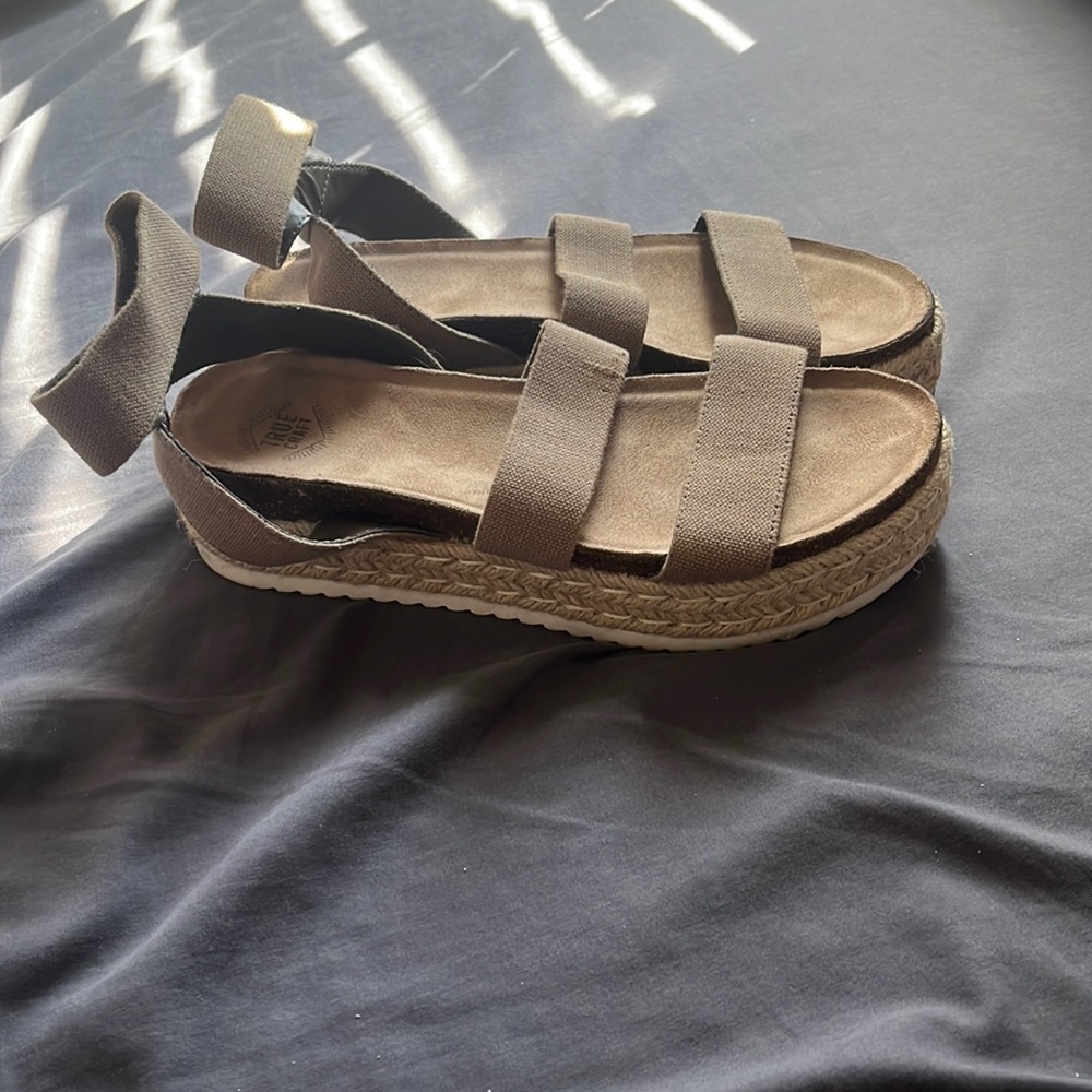 Truecraft Sandals with Stretchy Straps